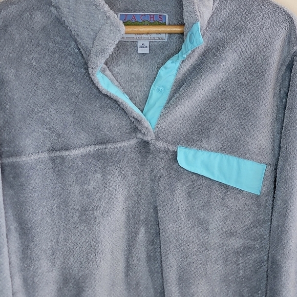 Jachs Cabin | Gray Teddy Fleece Snap Pullover with Turquoise Accents Size XL - Picture 4 of 5